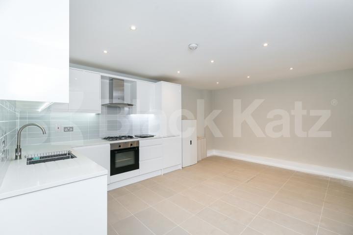 Stunning three bedroom warehouse apartment offering loft style features  Eagle House - Eagle Wharf Road, Old Street - Shoreditch Park